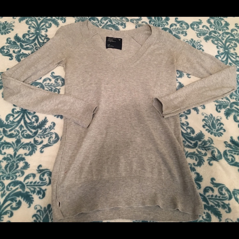 Light gray sweater sz small American Eagle